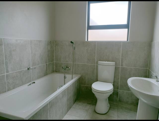 3 BEDROOM FREEHOLD FOR SALE IN DIE HEUWEL